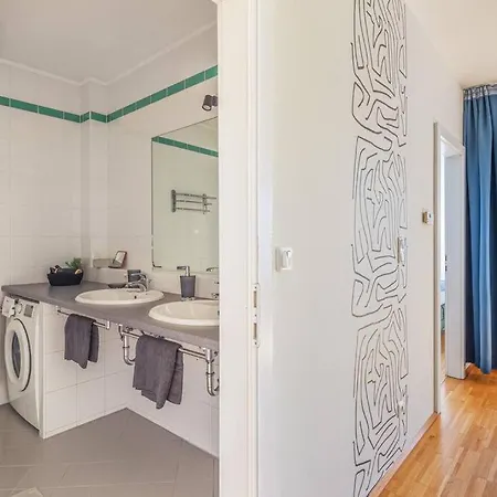 2 Seperate Full / 5 Bedroom / Rooftop / Apartment Vienna