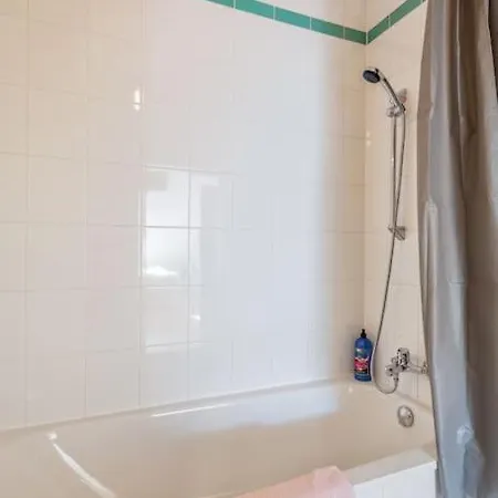 2 Seperate Full / 5 Bedroom / Rooftop / Vienna