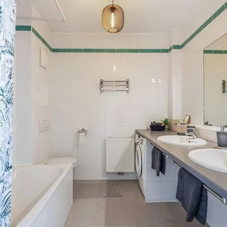 Apartment 2 Seperate Full / 5 Bedroom / Rooftop / Vienna