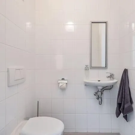 2 Seperate Full / 5 Bedroom / Rooftop / Apartment