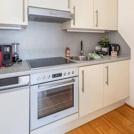 2 Seperate Full / 5 Bedroom / Rooftop / Apartment *