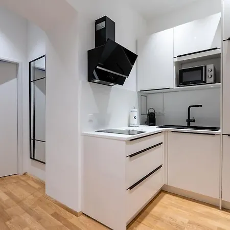 Pristine 1br Suite, Quick To By Hm Vienna