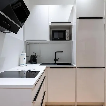 Pristine 1br Suite, Quick To By Hm *
