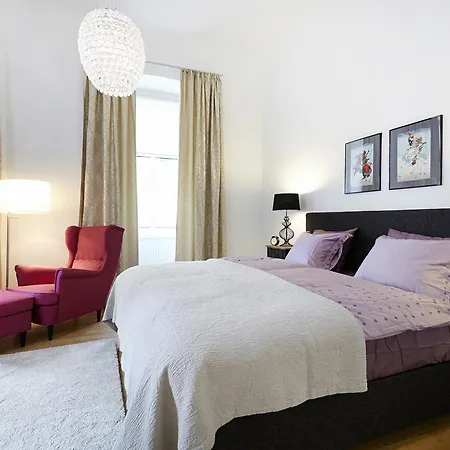 Apartment Theresiengasse