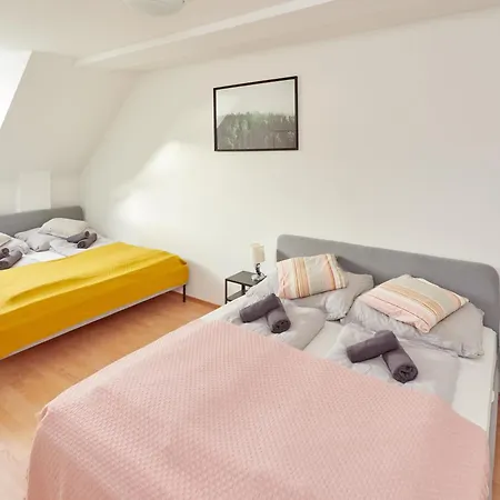Central Kreuzgasse Apartment *