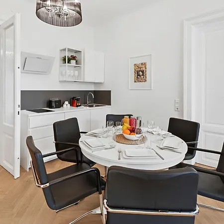 Sky9 Center Apartment Vienna