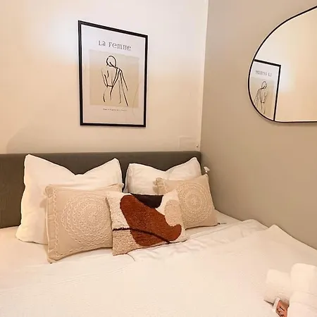 Cozy & 2 Bedroom Apartment