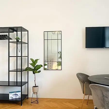 Cozy & 2 Bedroom