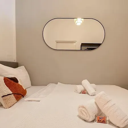 Cozy & 2 Bedroom Apartment *