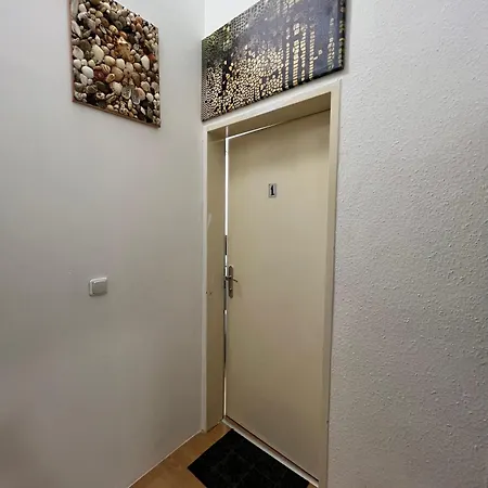 Apartment Affordable 3br Apt. Near Meidling Station *