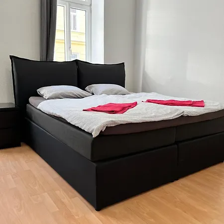 Affordable 3br Apt. Near Meidling Station Apartment *