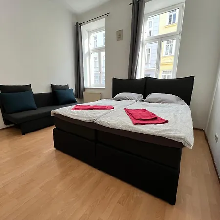 Apartment Affordable 3br Apt. Near Meidling Station