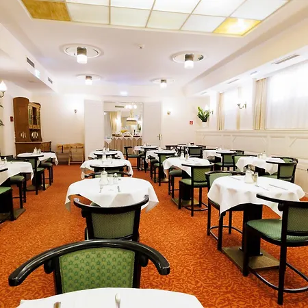 Johann Strauss 4* וינה