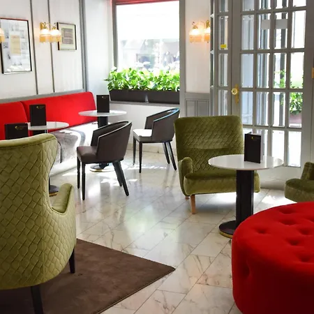 Hotel Theaterhotel & 4*