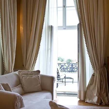 Palais Coburg 5*