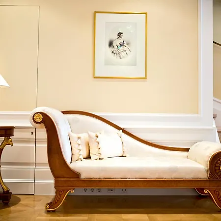 Palais Coburg 5*