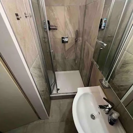 Authentic 2-bedroom Apartment *