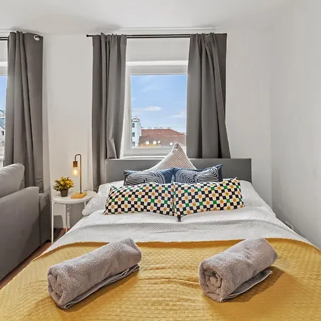 Perfect Location, 2 Min To Main Station, Long Term Vienna
