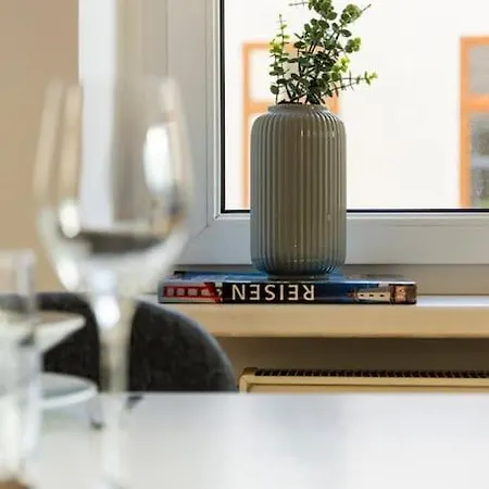 Savoir-vivre In Unserer Zentralen Balkonwohnung * Vienna