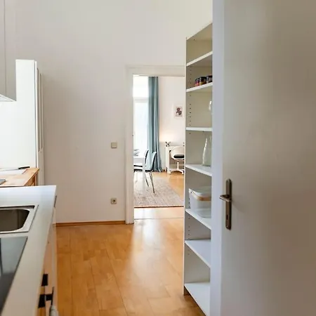 Savoir-vivre In Unserer Zentralen Balkonwohnung * Vienna