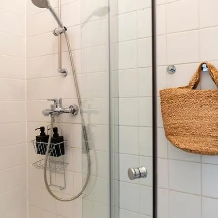 Savoir-vivre In Unserer Zentralen Balkonwohnung Apartment *
