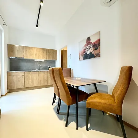 Apartment Moebliertes Mit Terrasse