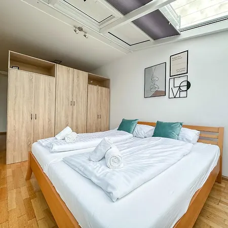 Feelhome-prater-ausblick-terrasse-6 Gaeste-wifi-smart Tv Apartment Vienna