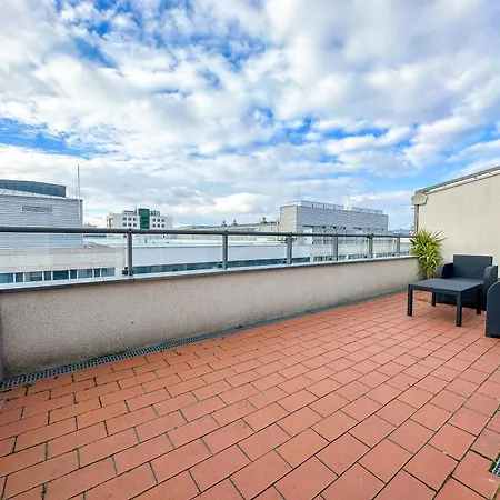 Feelhome-prater-ausblick-terrasse-6 Gaeste-wifi-smart Tv Apartment *