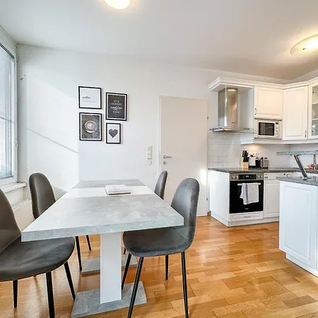 Feelhome-prater-ausblick-terrasse-6 Gaeste-wifi-smart Tv Apartment *