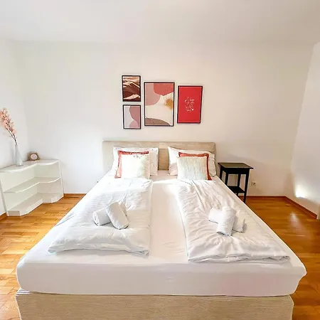 Feelhome-prater-ausblick-terrasse-6 Gaeste-wifi-smart Tv Apartment *
