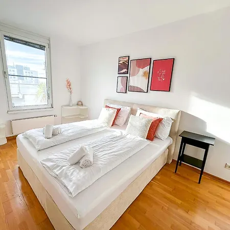 Feelhome-prater-ausblick-terrasse-6 Gaeste-wifi-smart Tv Apartment Vienna