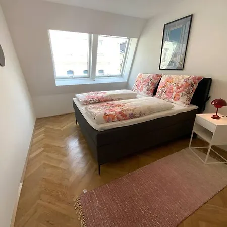 & Modern In Trendy Area L Hg22 *