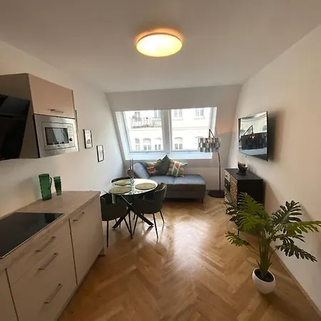& Modern In Trendy Area L Hg22 Apartment