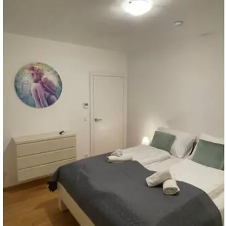 New Westbahnhof Apartment