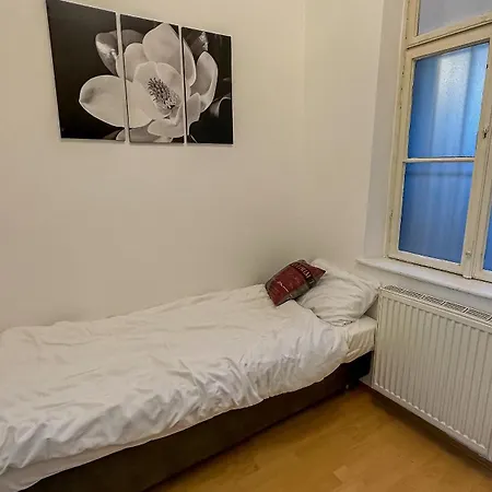 Garden-eden Apartment