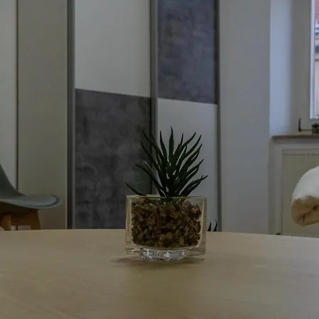 Garden-eden Apartment