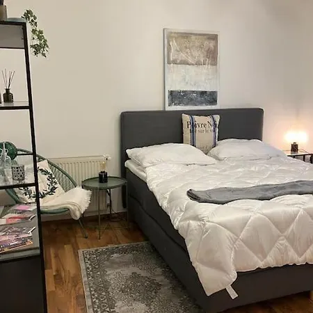 Cosy Nearly Hall And Subway Apartament