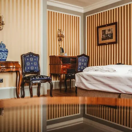 Henri Siebterbezirk Hotel 4*