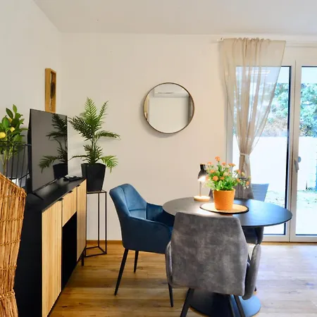 New With Parking And Metro In Front Of The House Apartmán