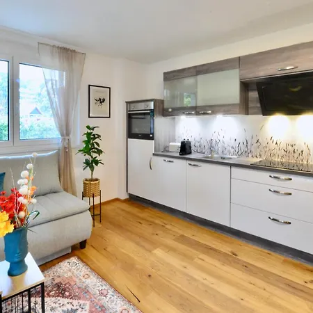 Apartmán New With Parking And Metro In Front Of The House