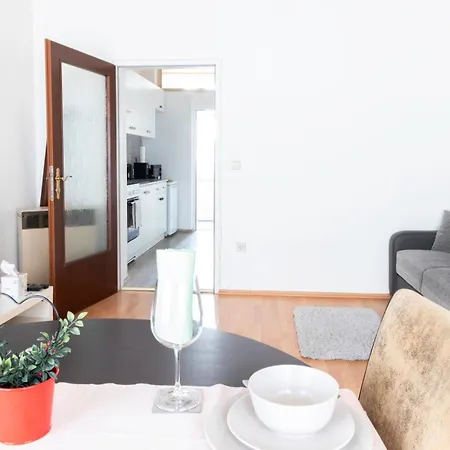 Maerzstrasse Apartment