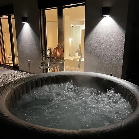 Schoene Mit Eigenem Whirlpool In Dem Stadtzentrum * Vienna