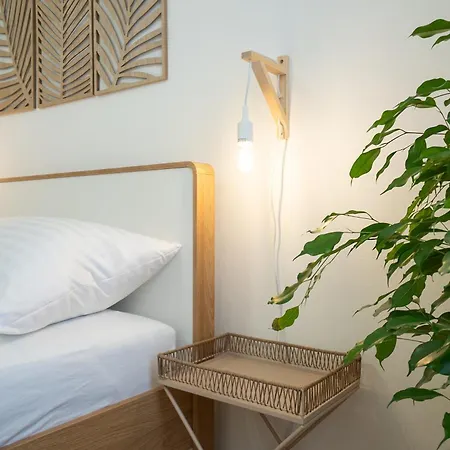 Bright And Cozy With A View *