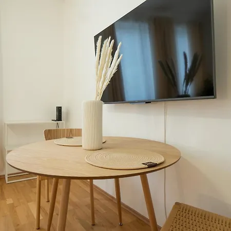 Bright And Cozy With A View Apartment Vienna