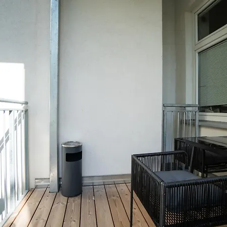 Modern With A Balcony Near Belvedere