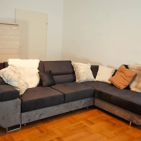 Beautiful Near Hauptbahnhof Apartment