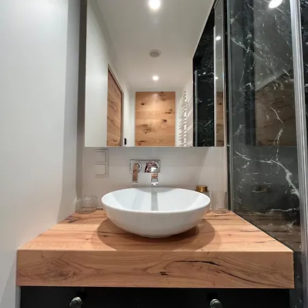 Luxurious One Near Schoenbrunn Palace Apartment *