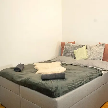 Beautiful Near Hauptbahnhof Apartment