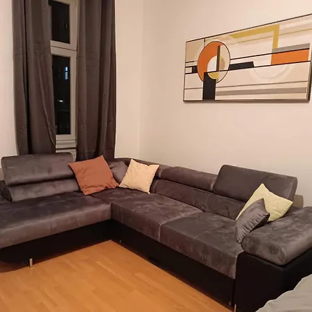 Beautiful Near Hauptbahnhof Apartment *