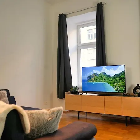 Beautiful Near Hauptbahnhof Apartment